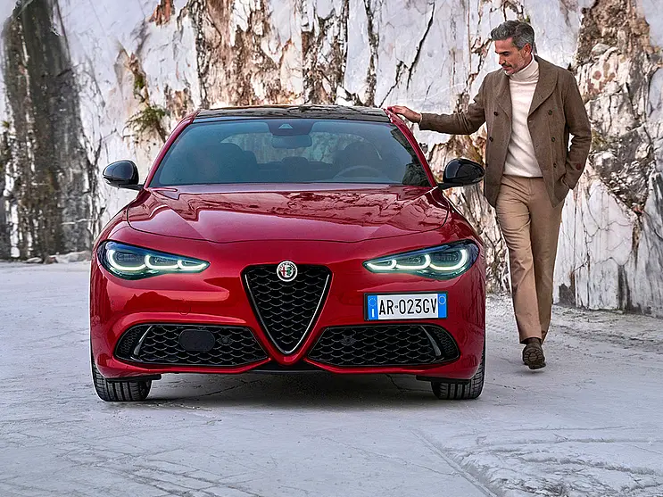 Alfa Romeo Giulia in Rot mit Model