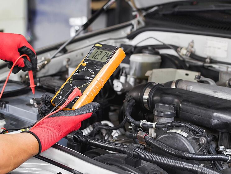 Batterie überprüfen, Fahrzeugbatterie-Check by Hammer Auto Center