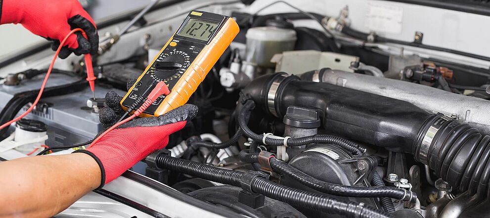 Batterie überprüfen, Fahrzeugbatterie-Check by Hammer Auto Center