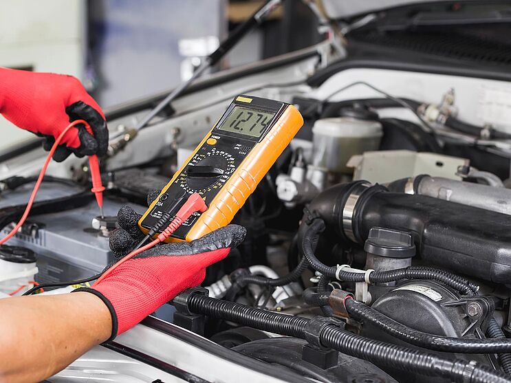 Batterie überprüfen, Fahrzeugbatterie-Check by Hammer Auto Center