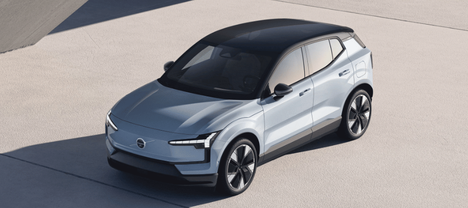 Der neue Volvo EX30 steht zur Probefahrt bereit.