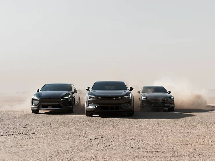 Polestar Range in der Wüste Frontansicht