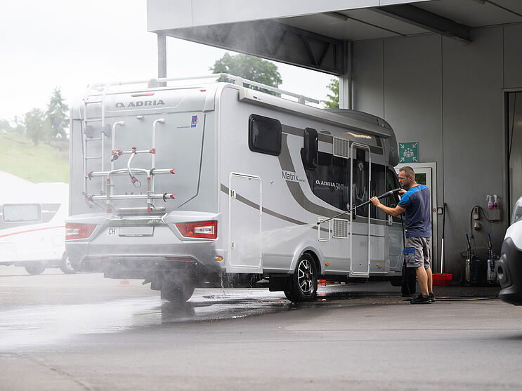 Pflege von Nutzfahrzeugen und Wohnmobilen