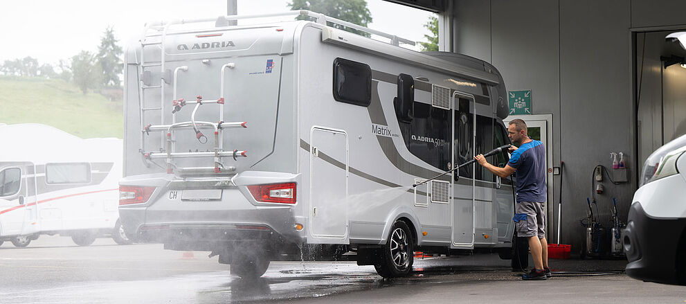 Pflege von Nutzfahrzeugen und Wohnmobilen