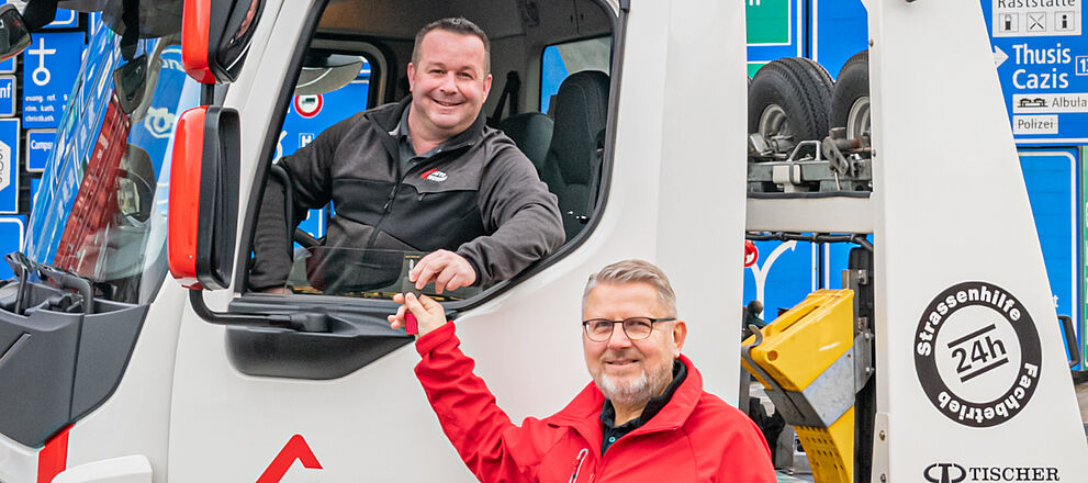 Schlüsselübergabe bei der Autohilfe Zentralschweiz AG