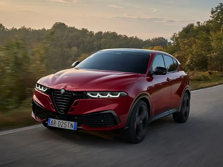 Alfa Romeo Tonale auf Strasse