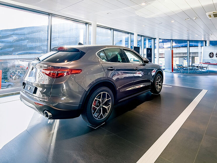 Alfa Romeo Showroom Luzern - Hammer Auto Center